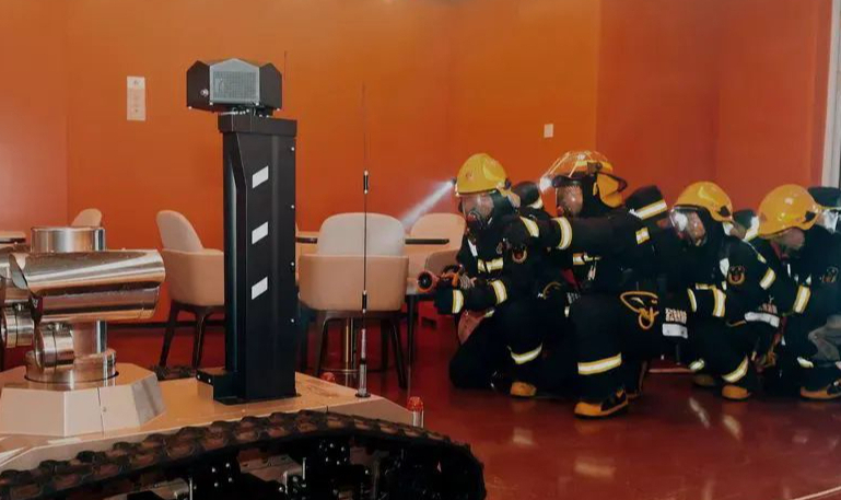 Minions, reconnaissance, smoke exhaust, and accompanying transport robots participate in the Asian Games venue fire drill