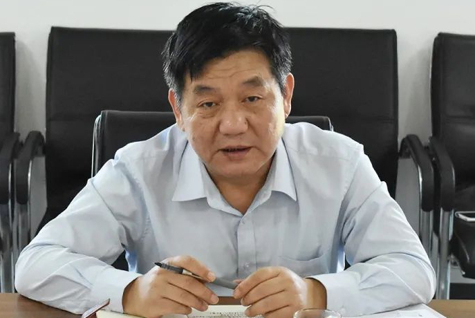 Wang Jiuqing, Director of Anqing Investment Promotion Center, and his delegation visited Xinke Robot for inspection